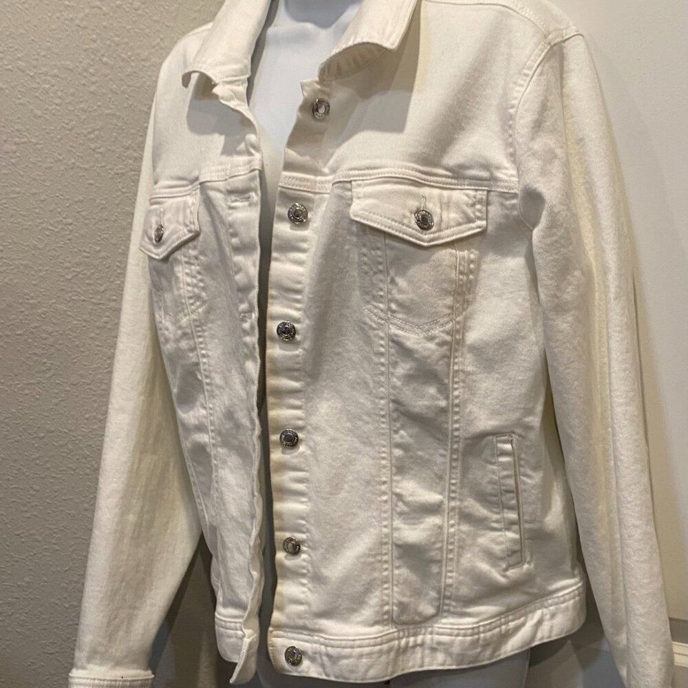 MAURICES  LADIES WHITE JEAN JACKET XXL NWOT